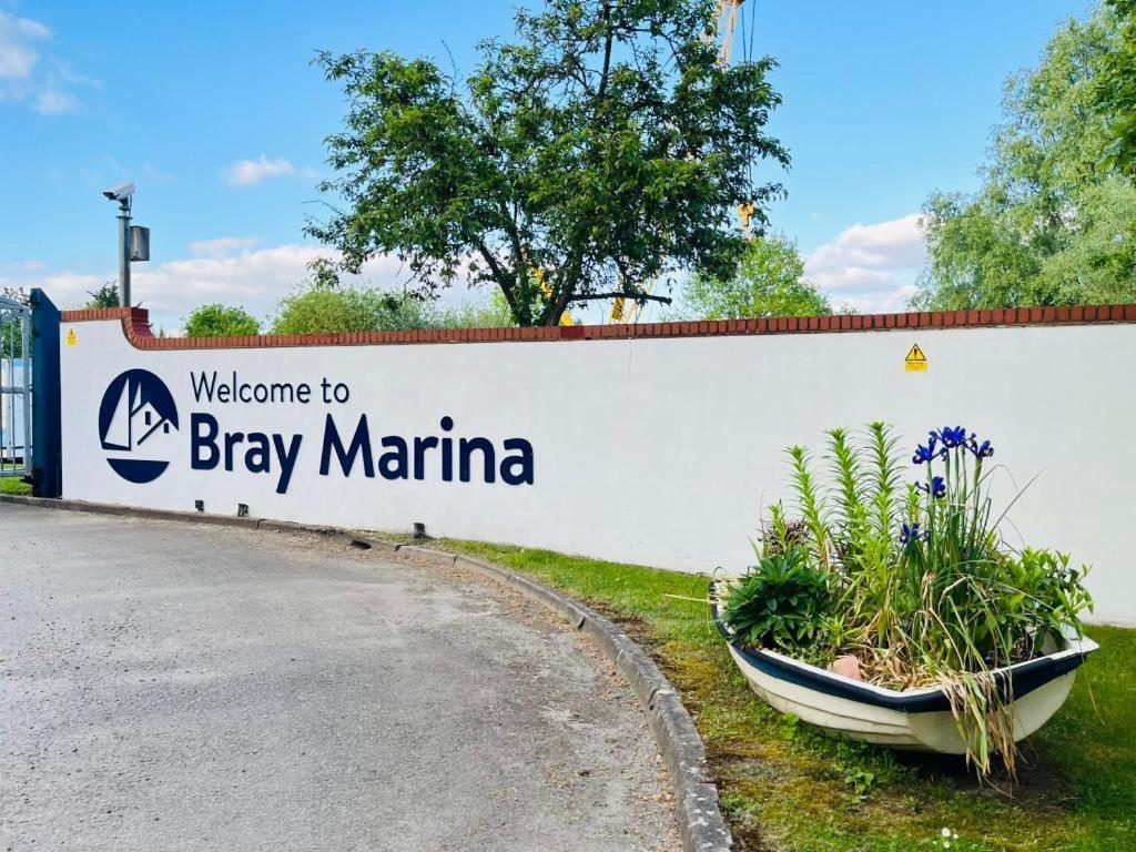 Buoyant Breaks Bray Exterior photo